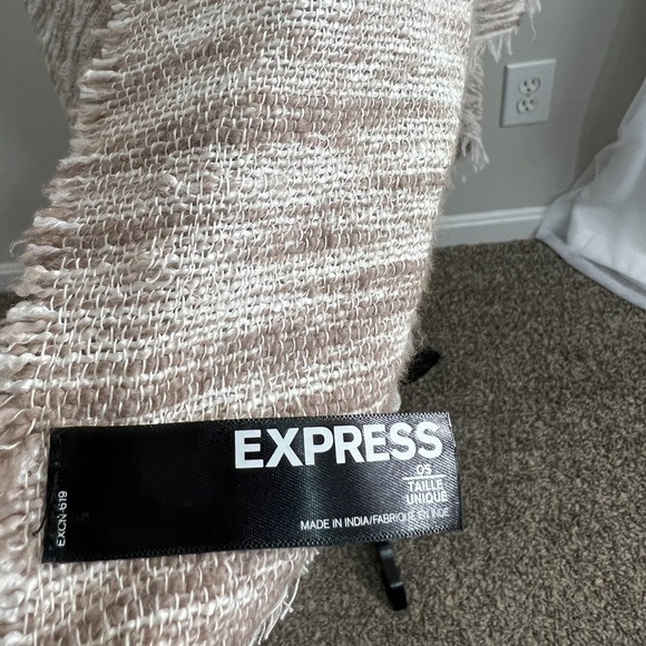 Express Preppy Cottagecore Tan Knit cardigan Vest - Picture 3 of 4